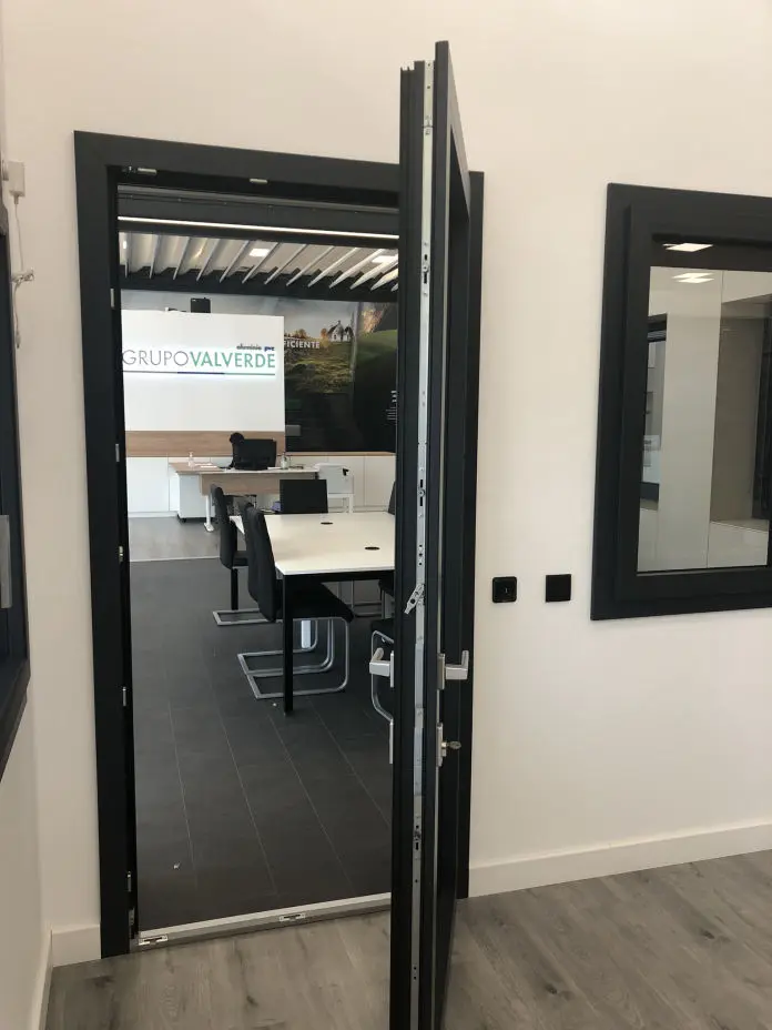 Finestra Elegant Infinity ThermoFibra oberta