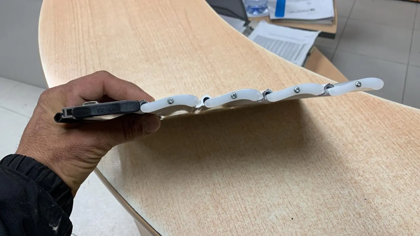 imagen-lateral-persiana-autoblocante-blockalum45