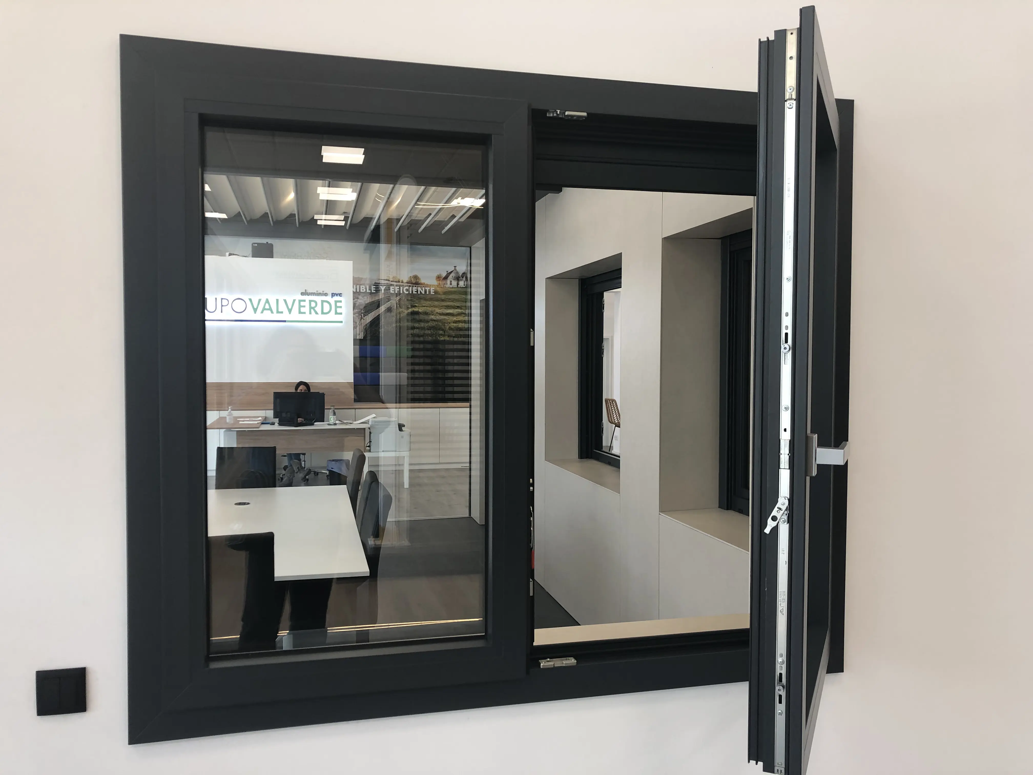 Showroom finestres girona finestra circular