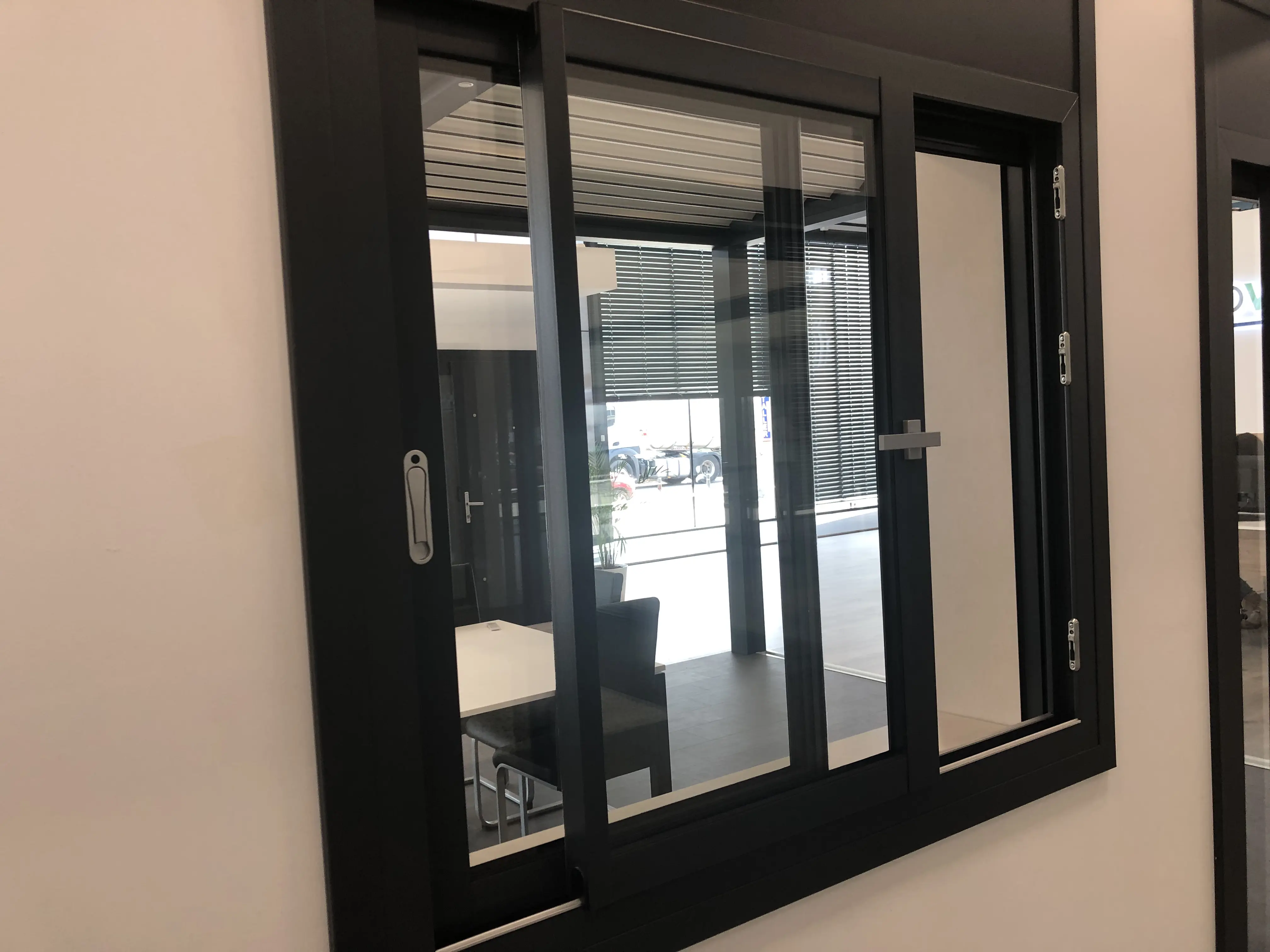 Showroom finestres girona portes