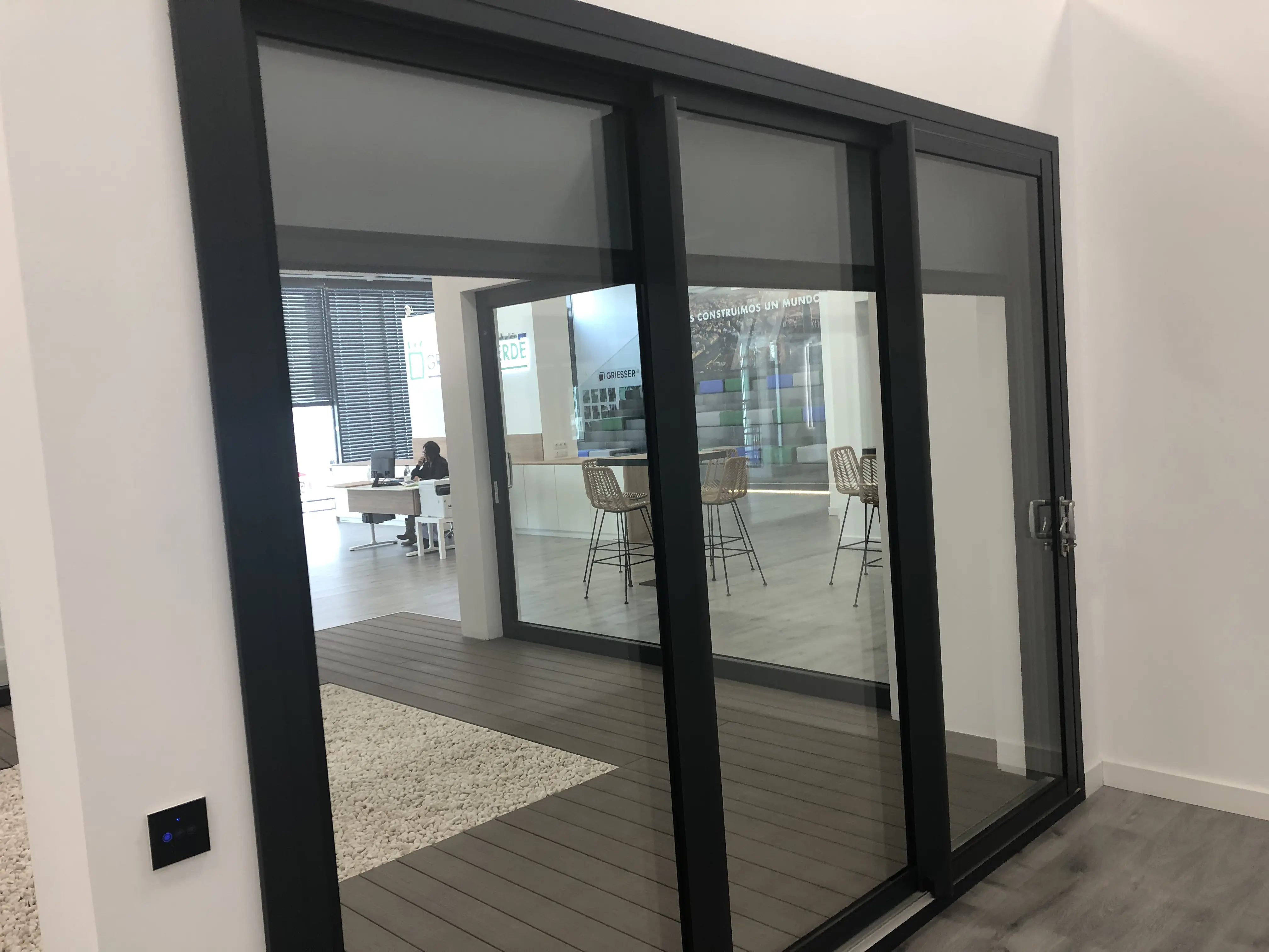 Showroom finestres girona tancament