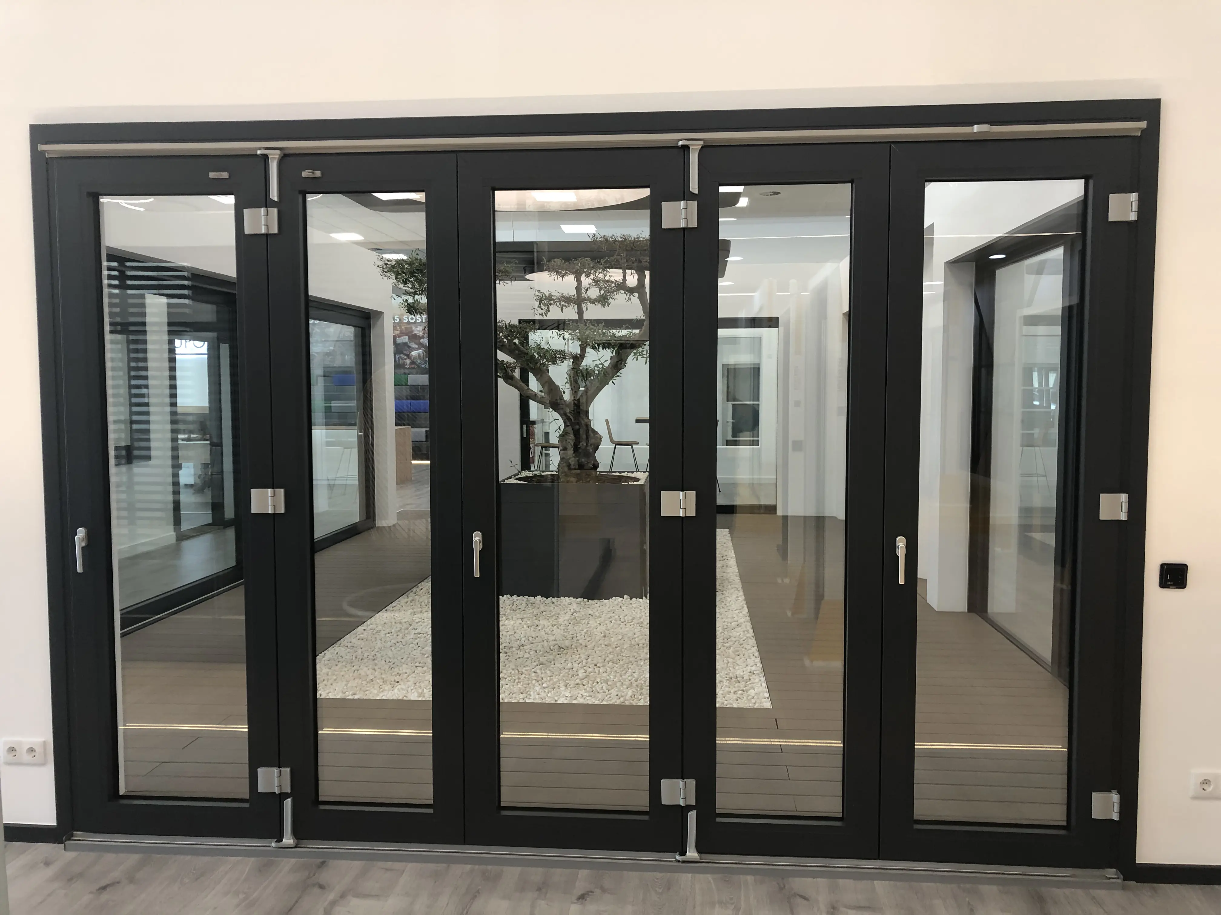 Showroom finestres girona portes