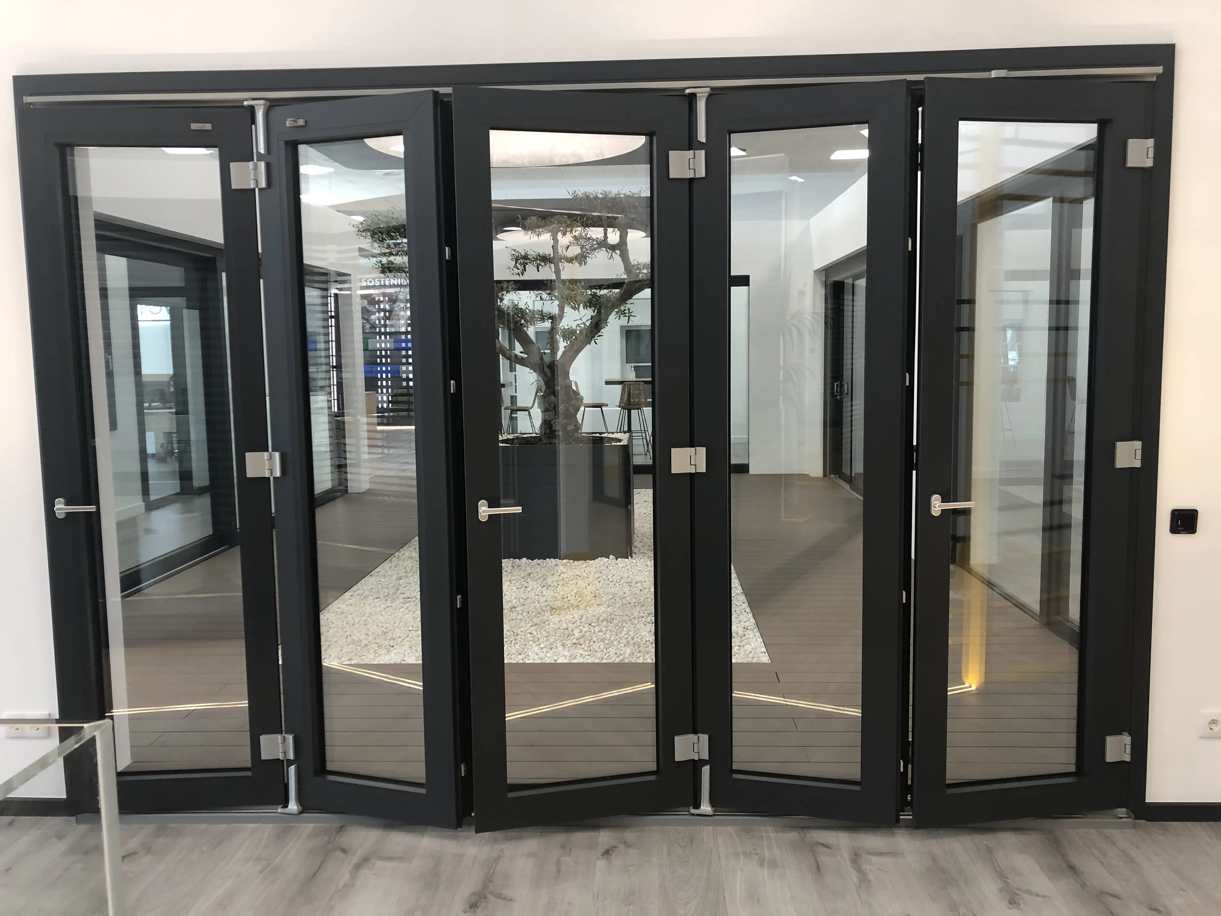 Showroom finestres girona finestra circular