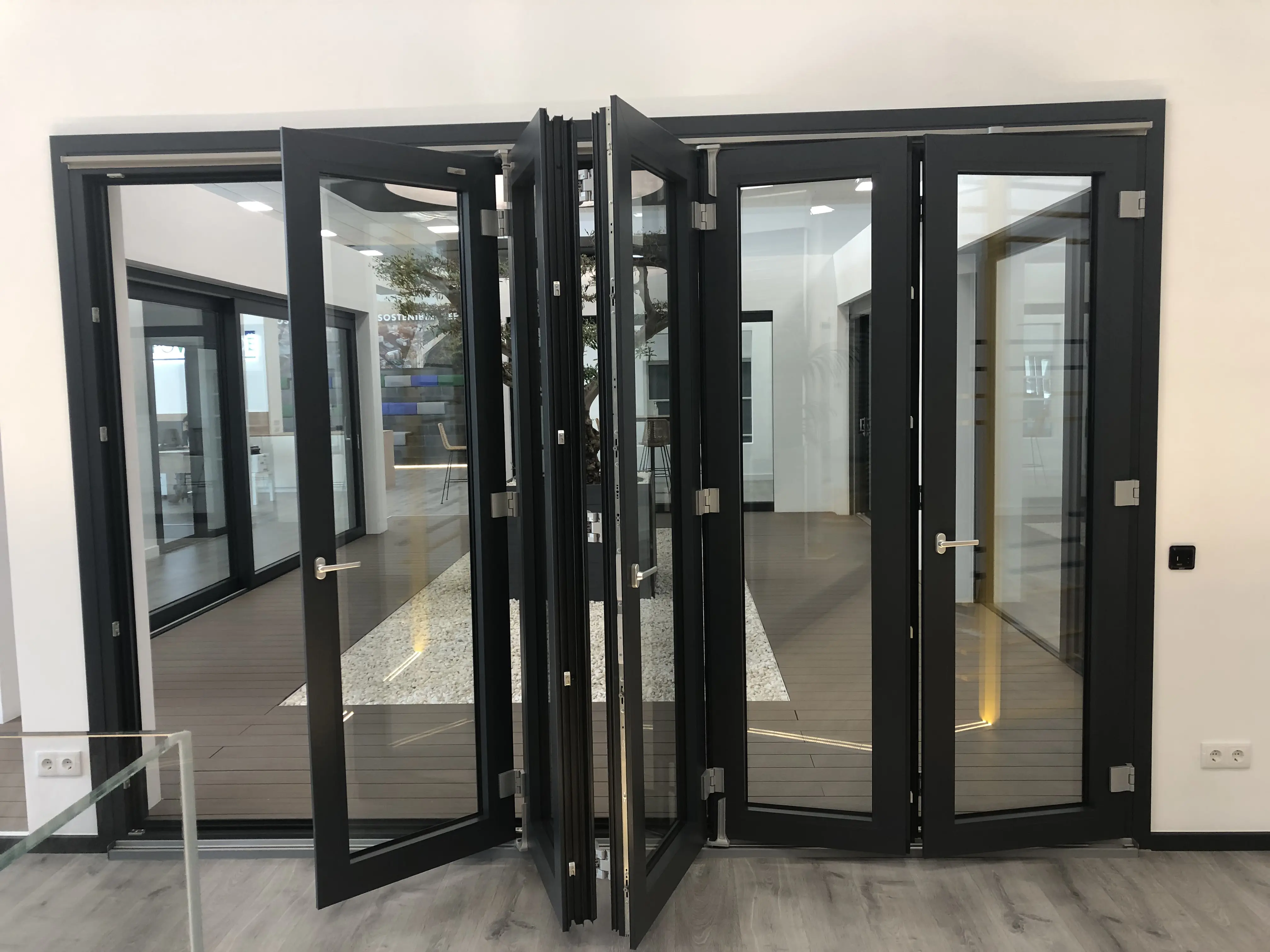 Showroom finestres girona tancament