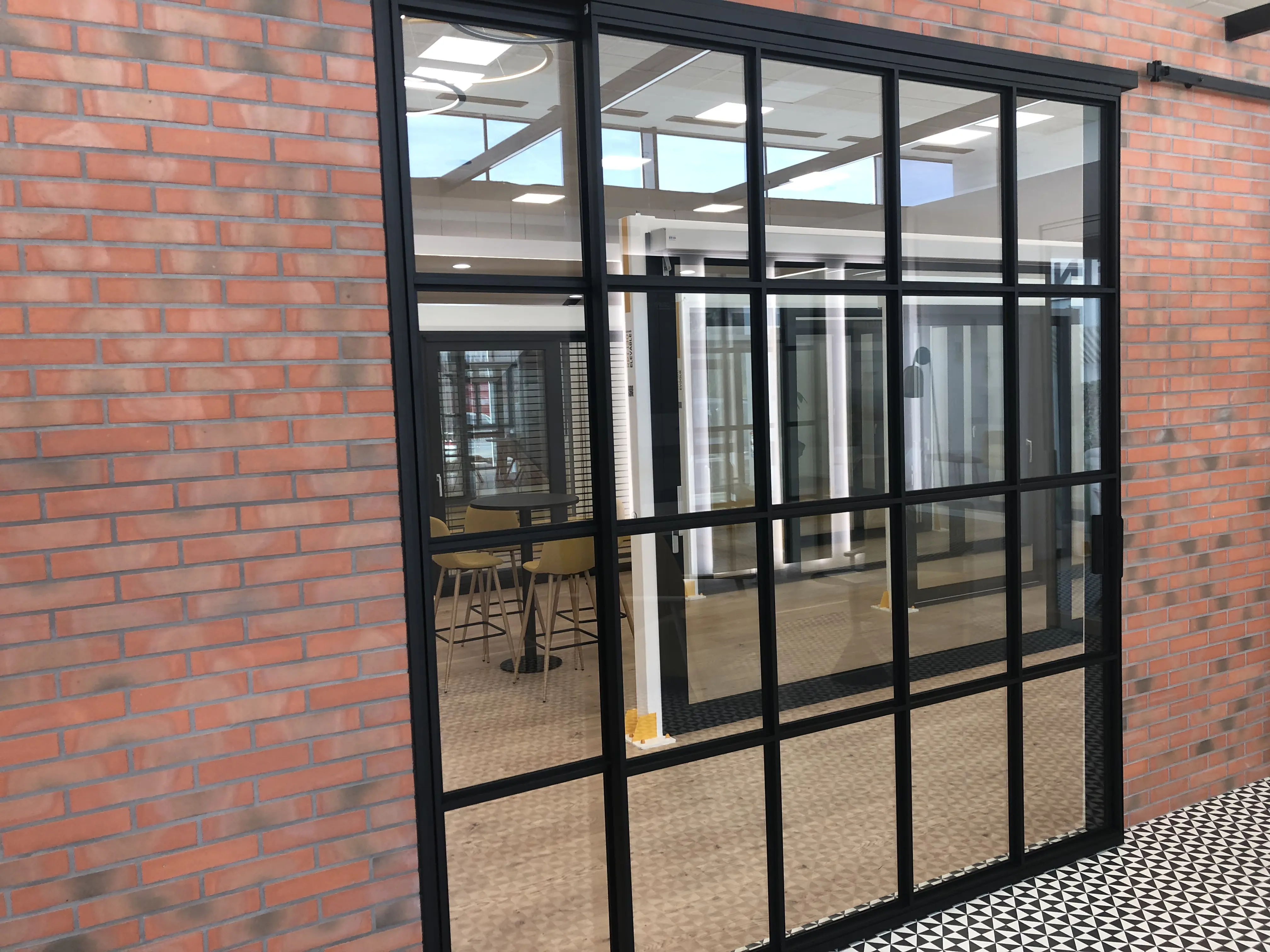 Showroom finestres girona finestra circular