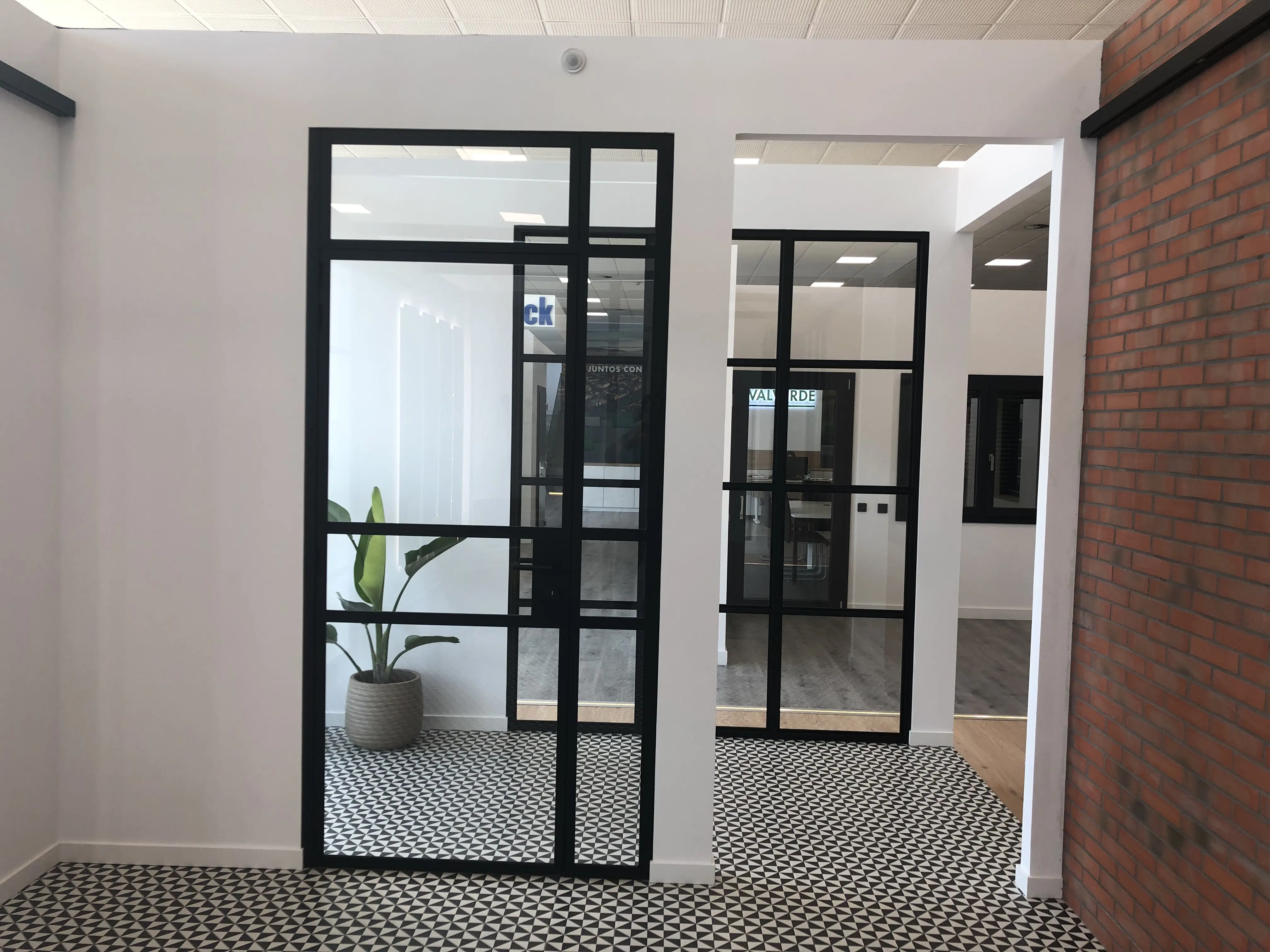 Showroom finestres girona finestra circular