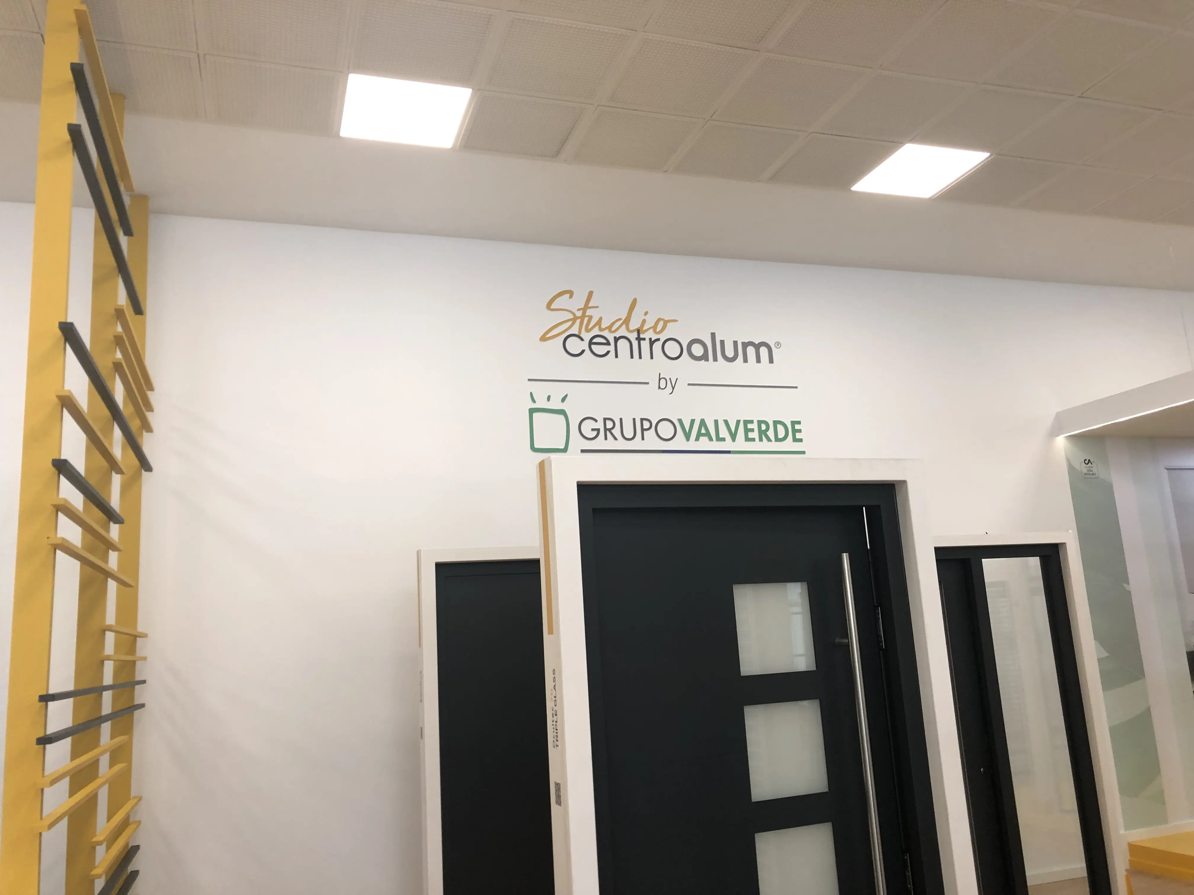 Showroom finestres girona tancament