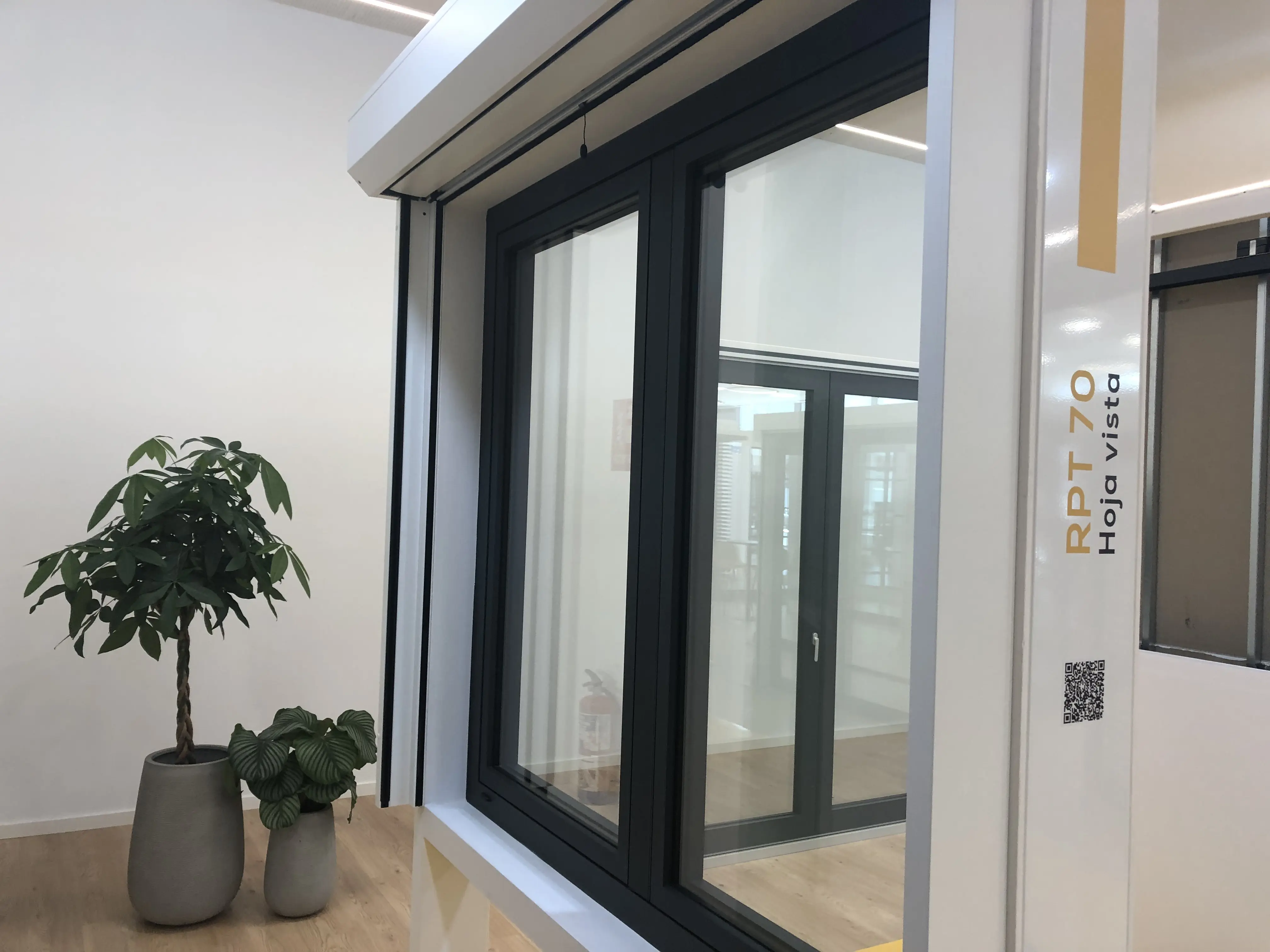 Showroom finestres girona tancament