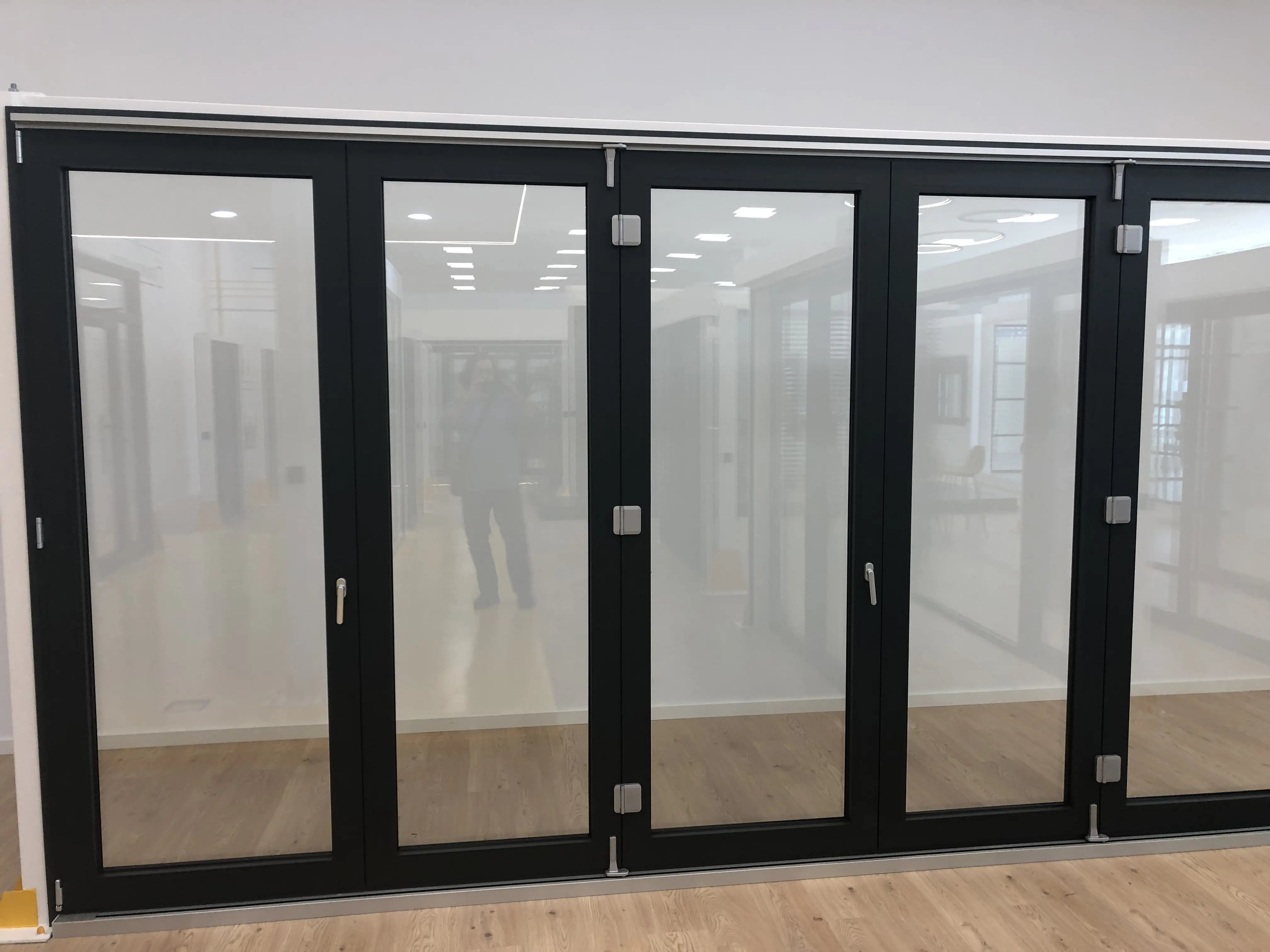 Showroom finestres girona finestra circular