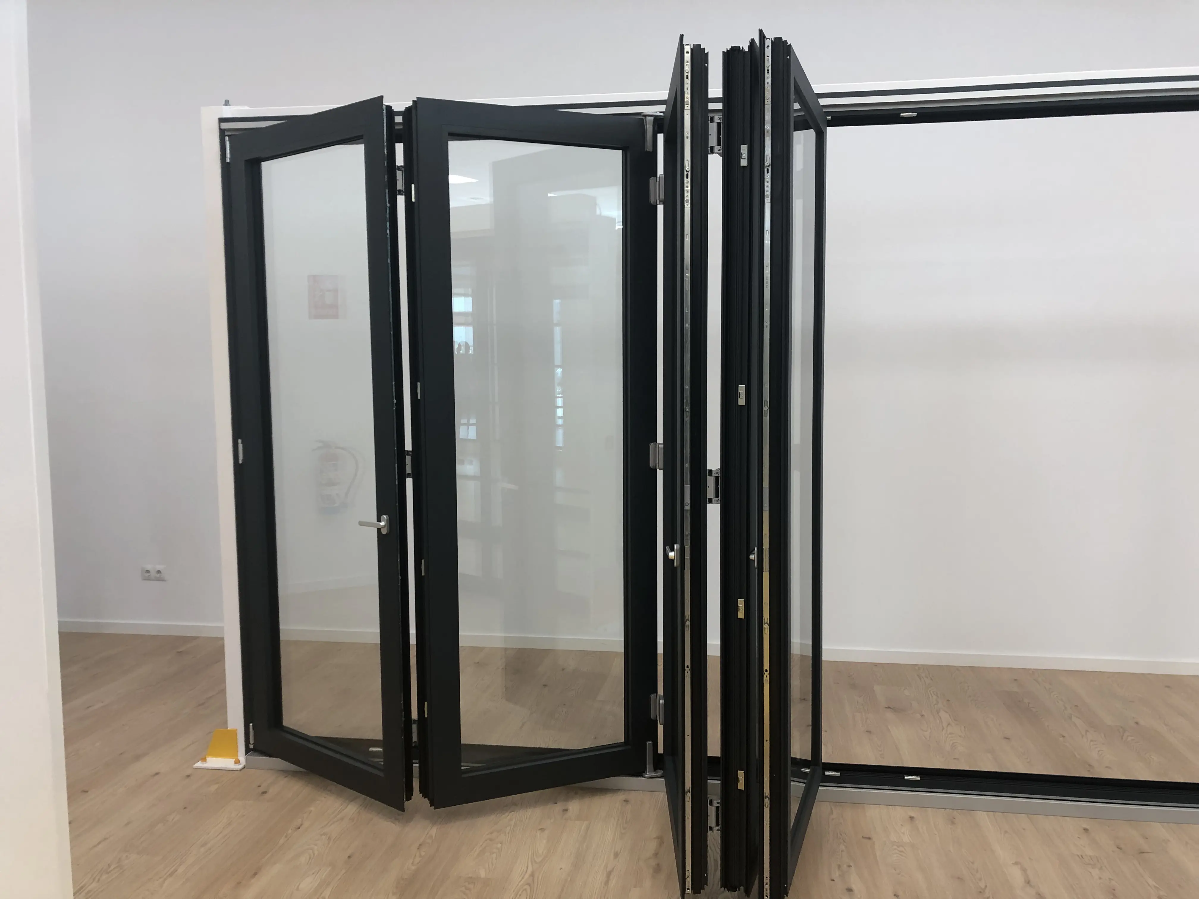 Showroom finestres girona portes