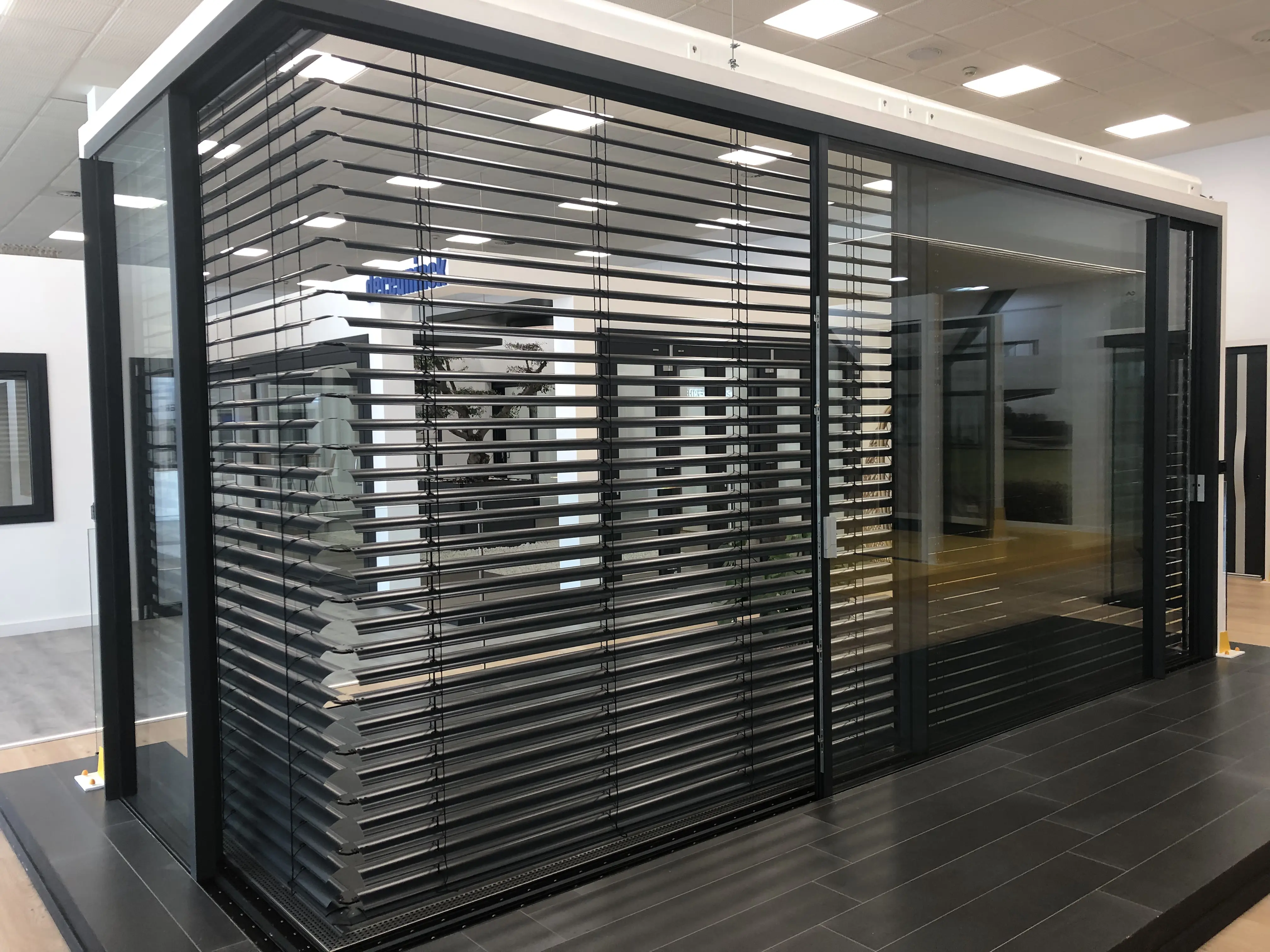 Showroom finestres girona finestra circular