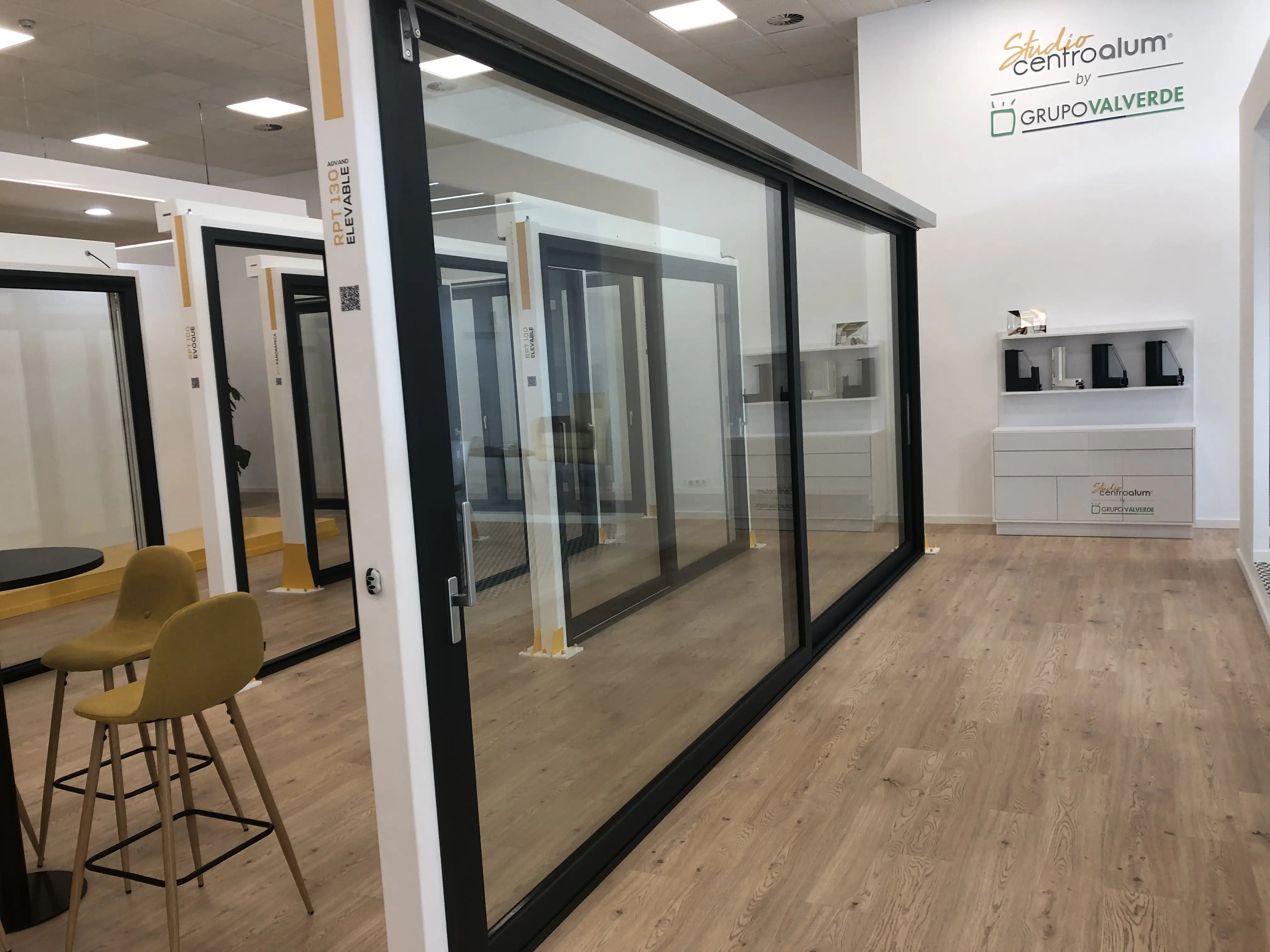 Showroom finestres girona tancament