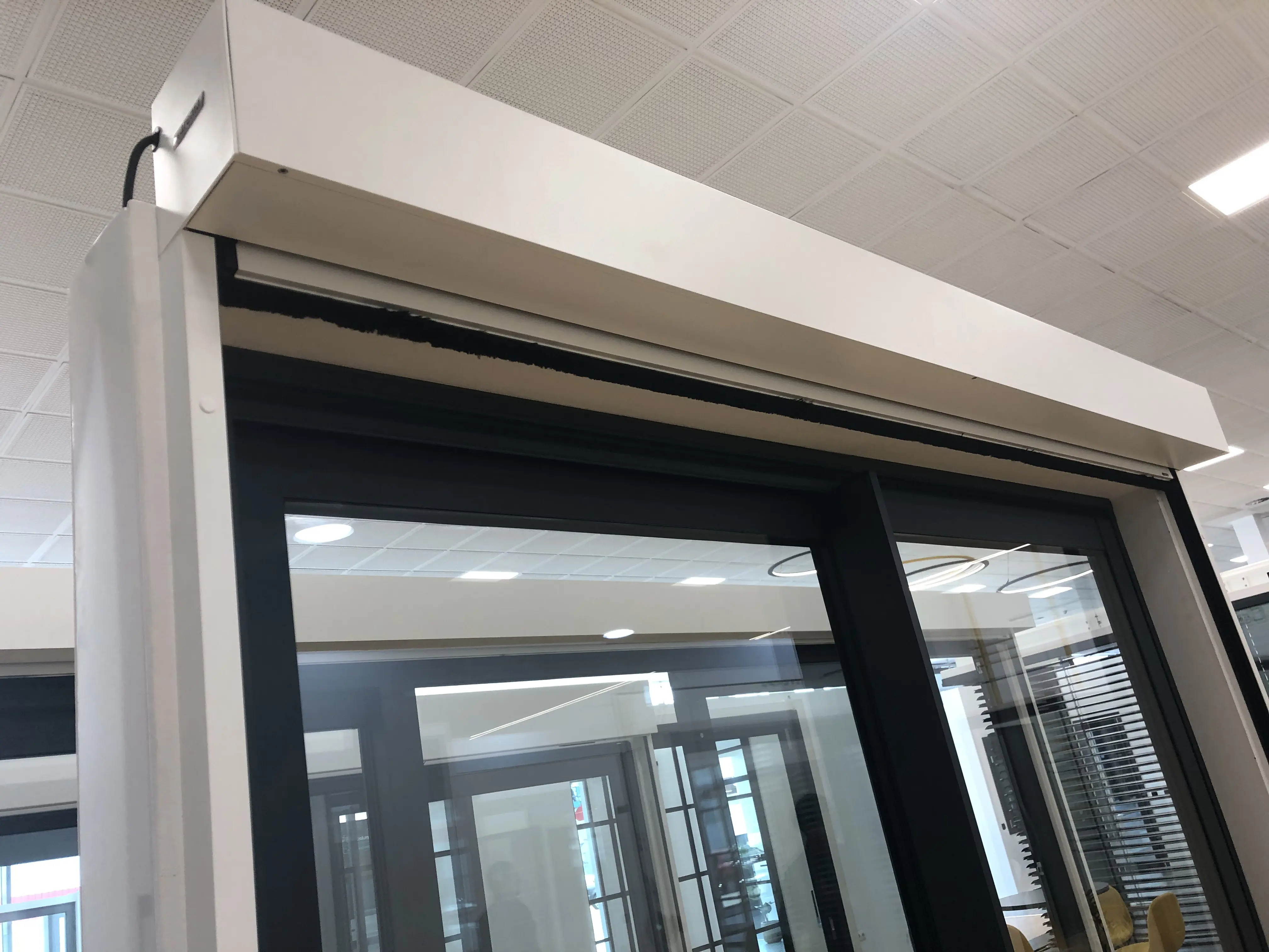 Showroom finestres girona tancament