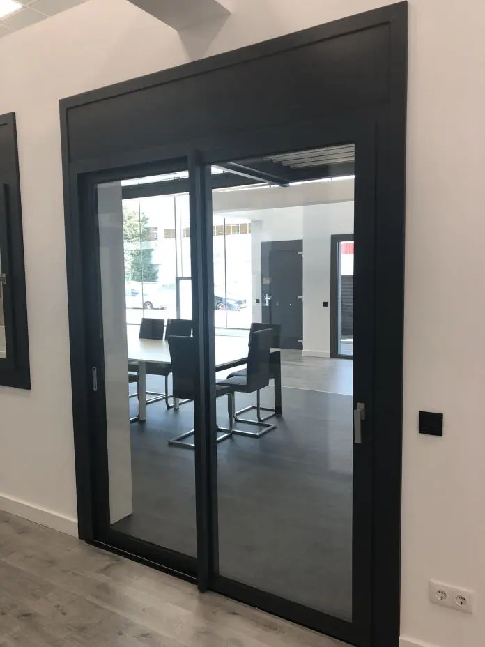 Corredera PVC iSlide en nuestro Showroom de 2 hojas