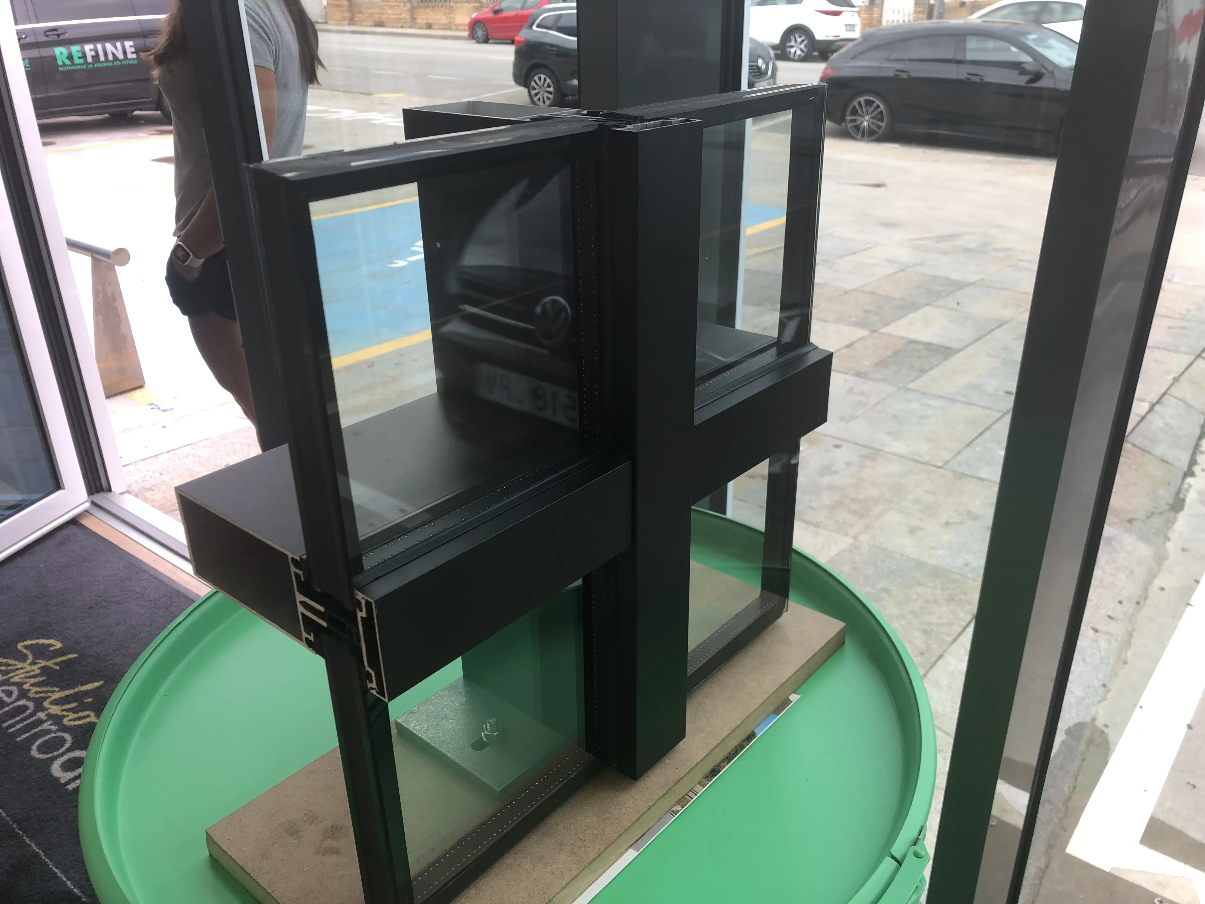 Showroom finestres girona tancament