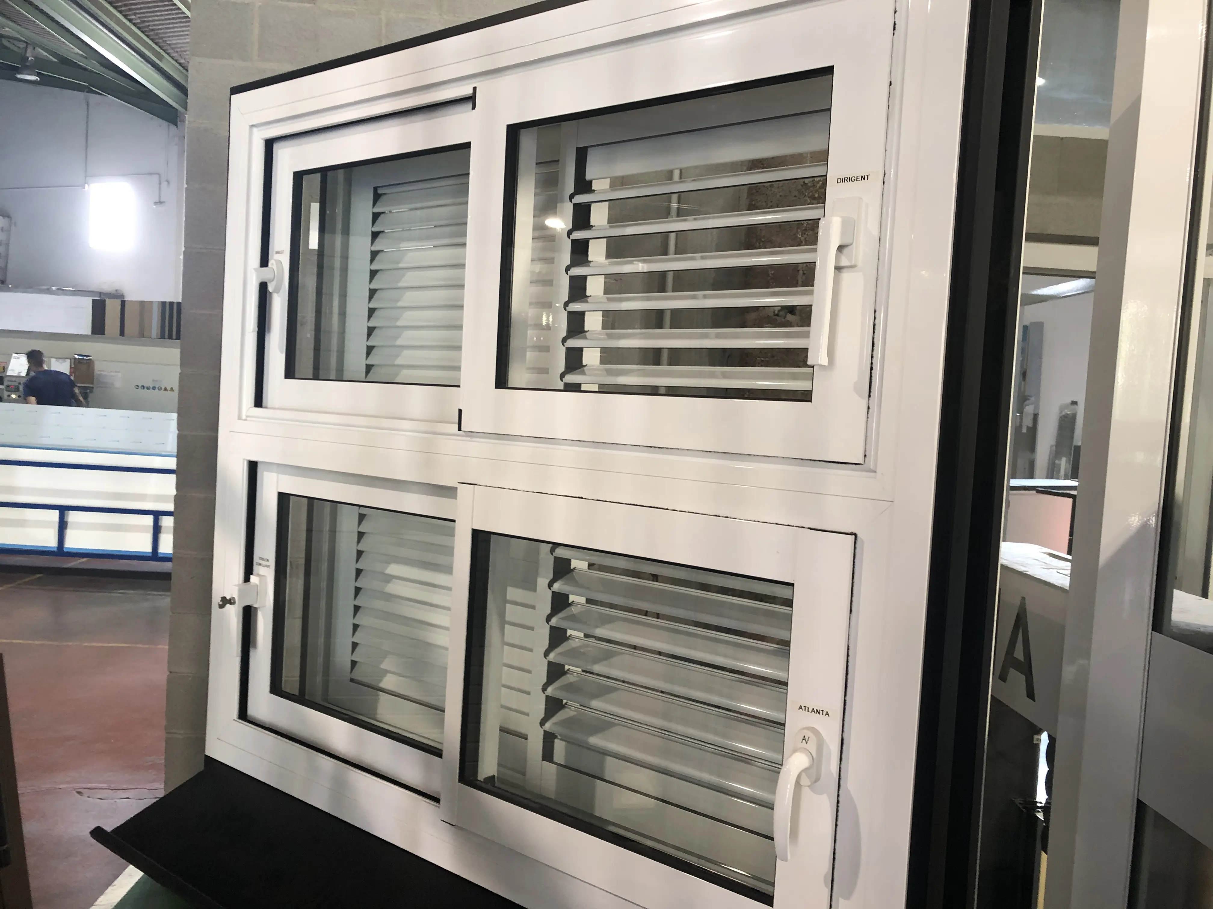 Showroom finestres girona finestra circular