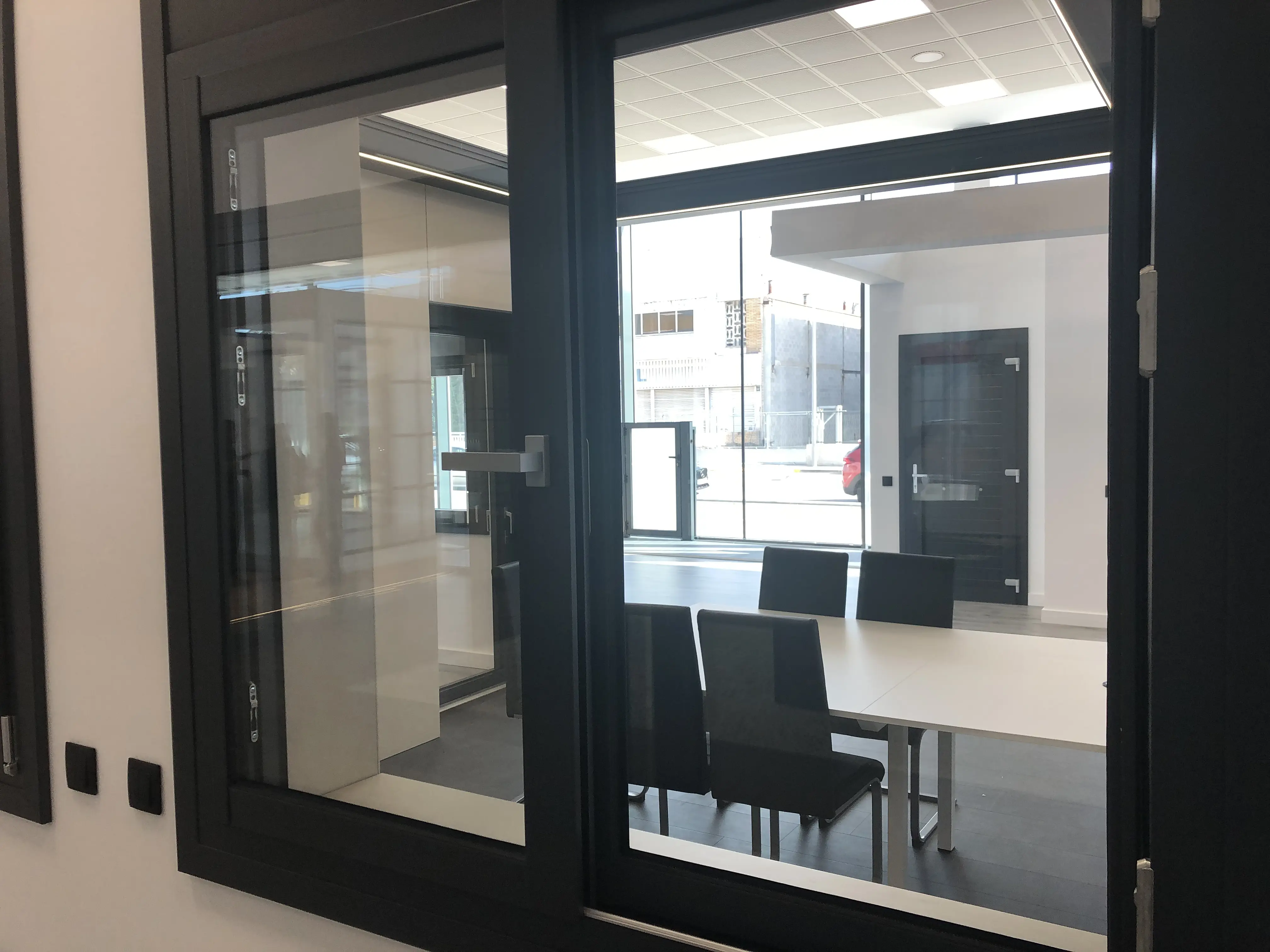 Showroom finestres girona portes