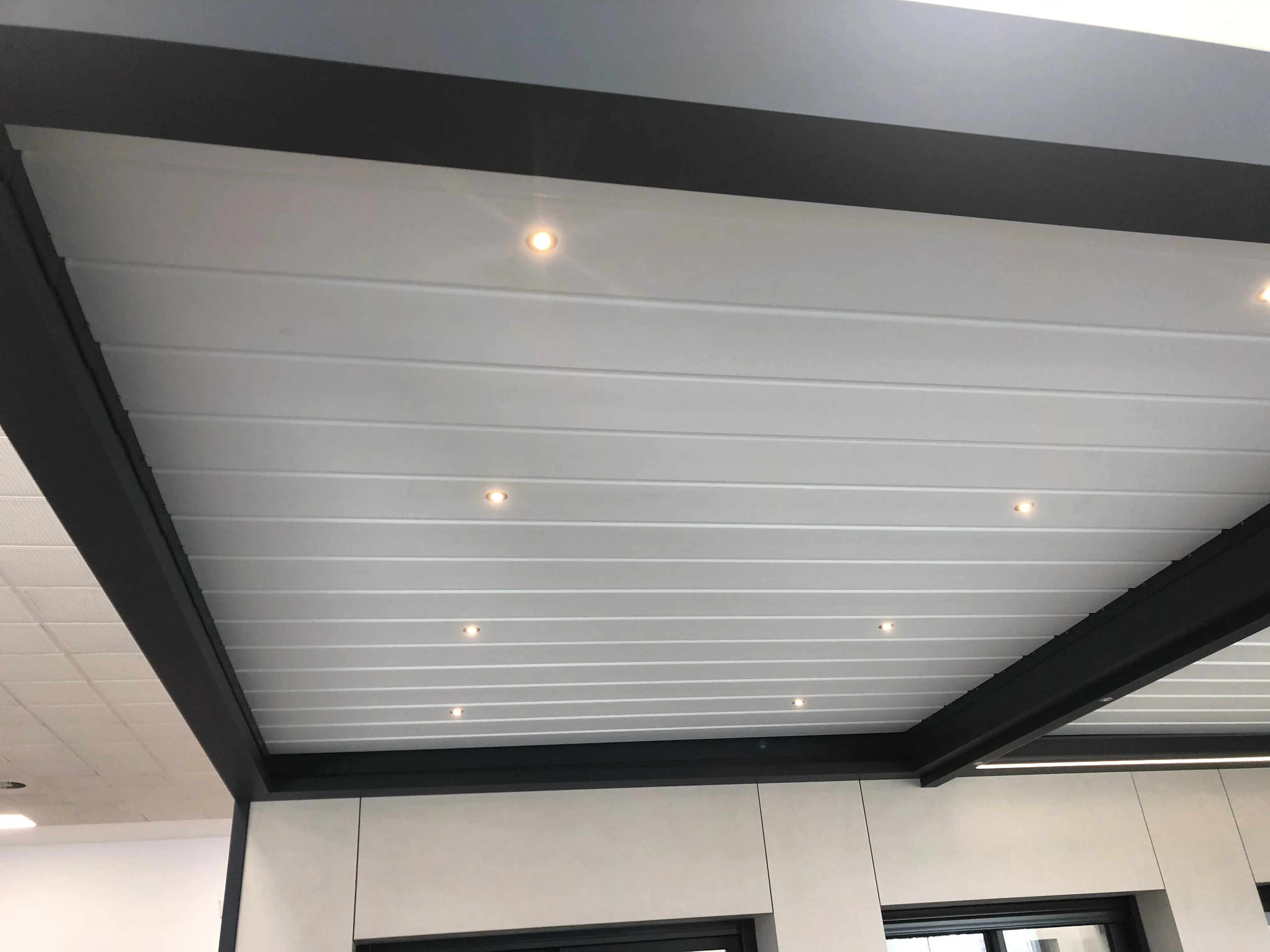 Showroom finestres girona tancament