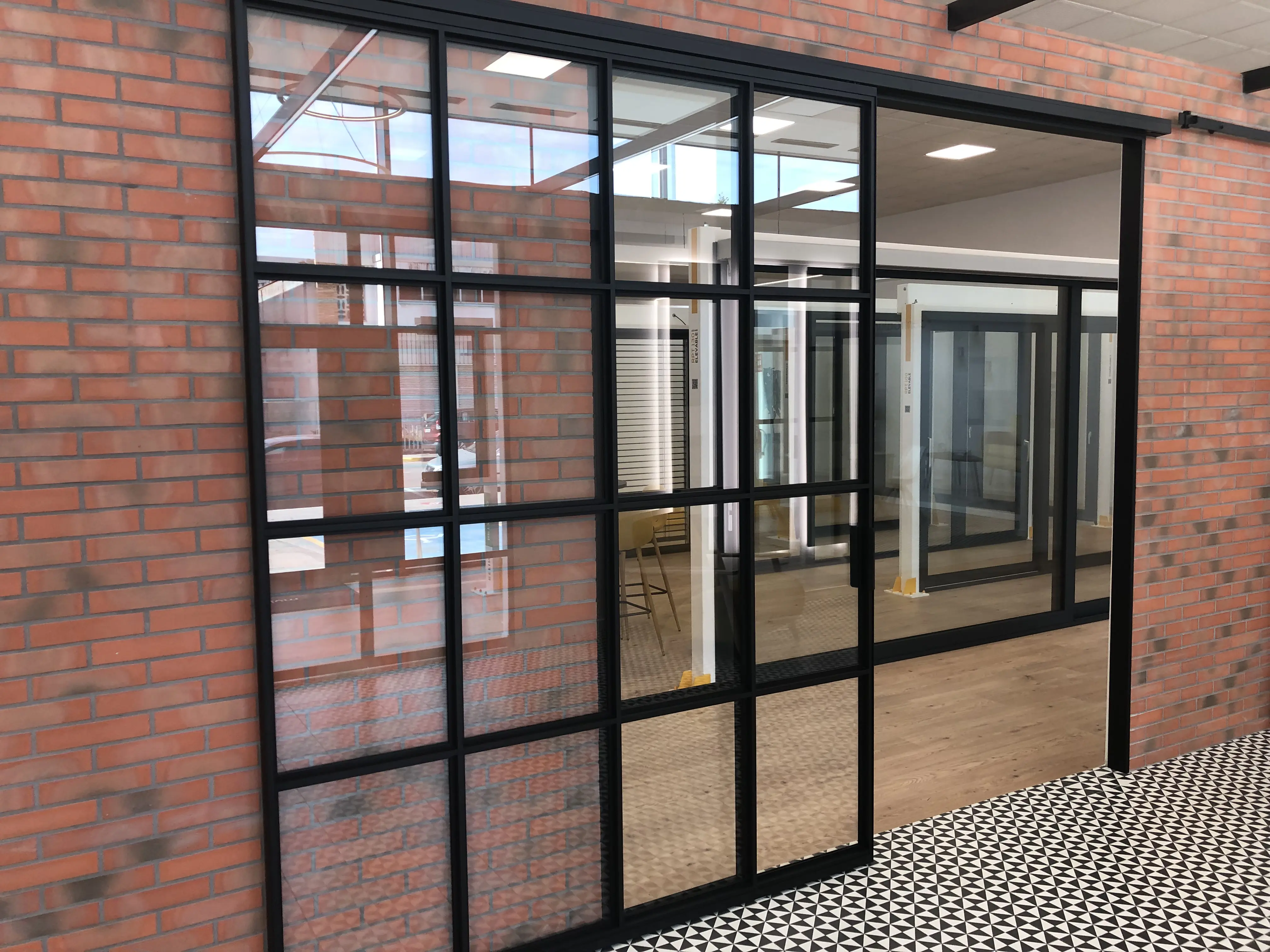 Showroom finestres girona tancament