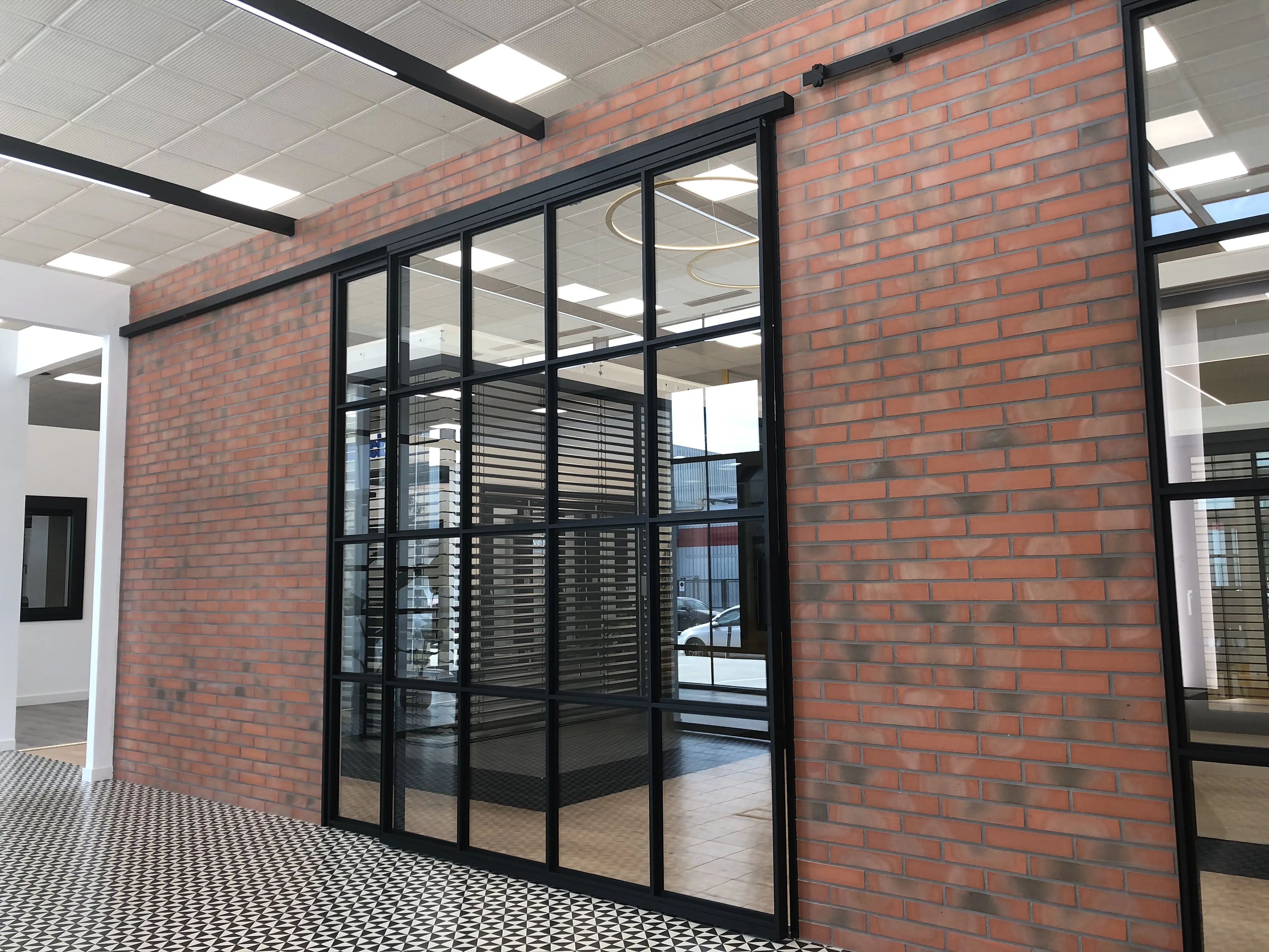 Showroom finestres girona tancament