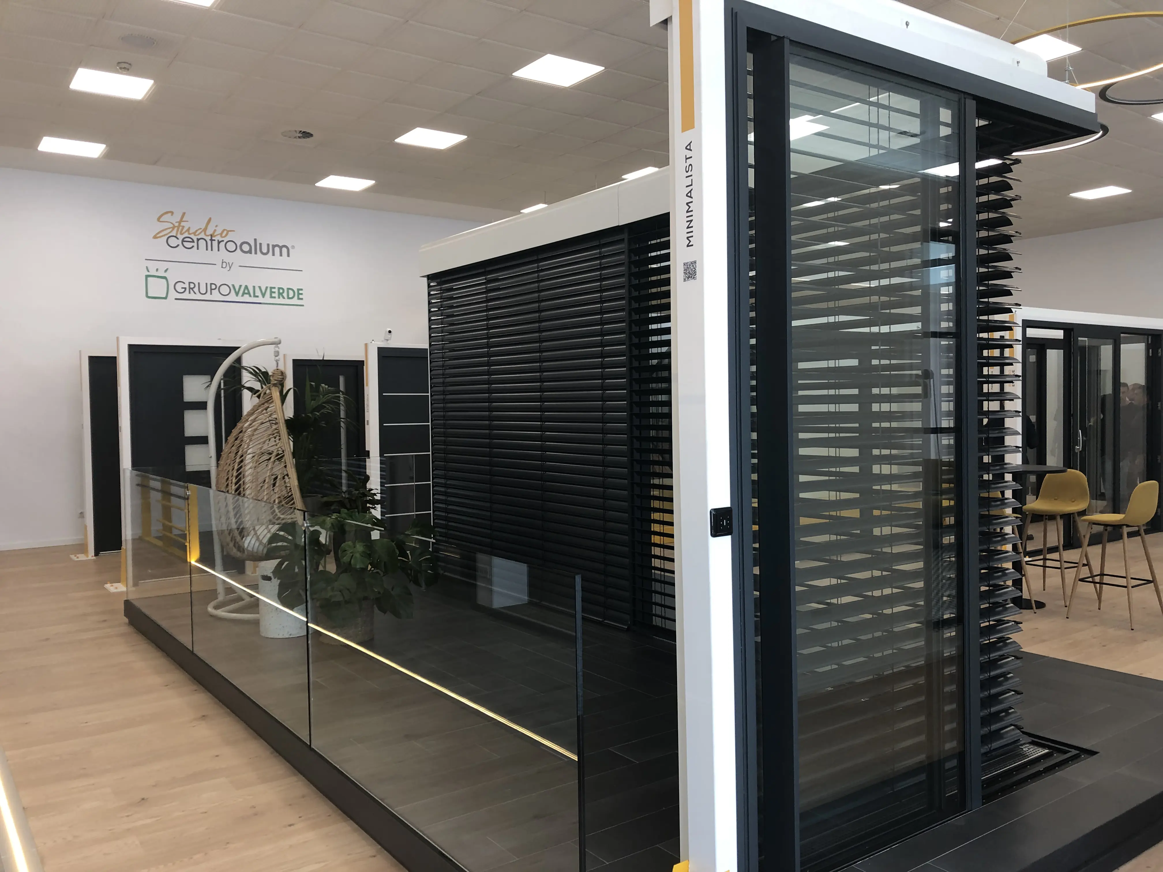 Showroom finestres girona tancament