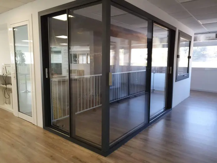 Showroom finestres girona tancament