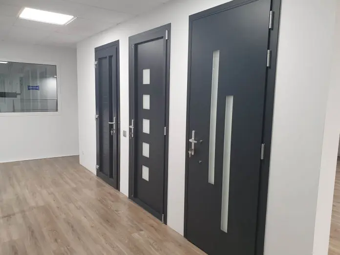 Showroom finestres girona portes