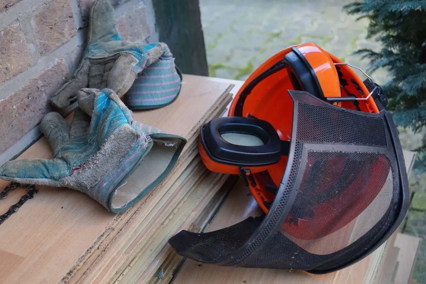 Equipo de protección para trabajos de carpintería e instalación de ventanas en Girona