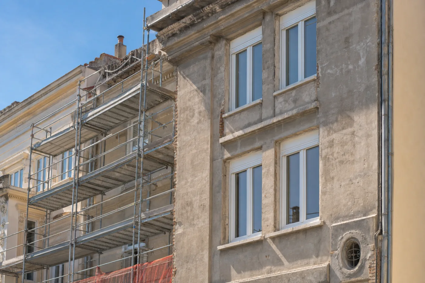 Rehabilitación energética de una vivienda en Girona con cambio de ventanas, actuación subvencionable por el Plan Estatal de Vivienda 2026-2030