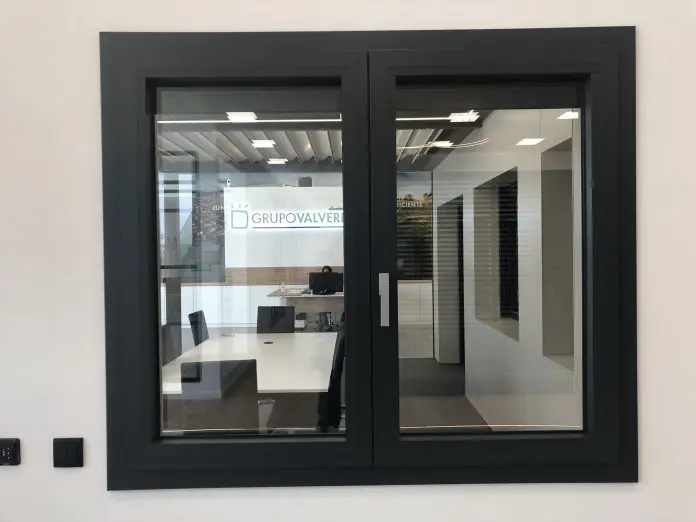 Ventana Elegant Infinity ThermoFibra vista frontal - Finestres PVC alta eficiència energètica Girona