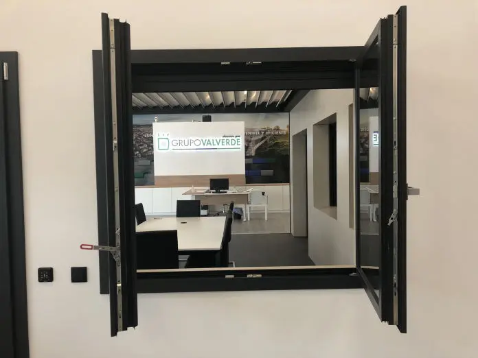 Ventana Elegant Infinity ThermoFibra 2 hojas abiertas - Ventana corredera PVC Deceuninck Girona