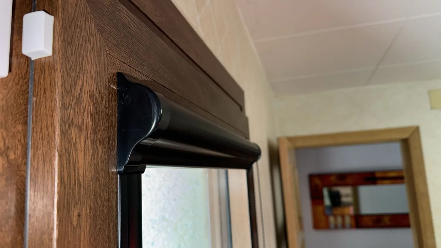 Balconera de aluminio efecto madera con estor en Maçanet de la Selva (2)
