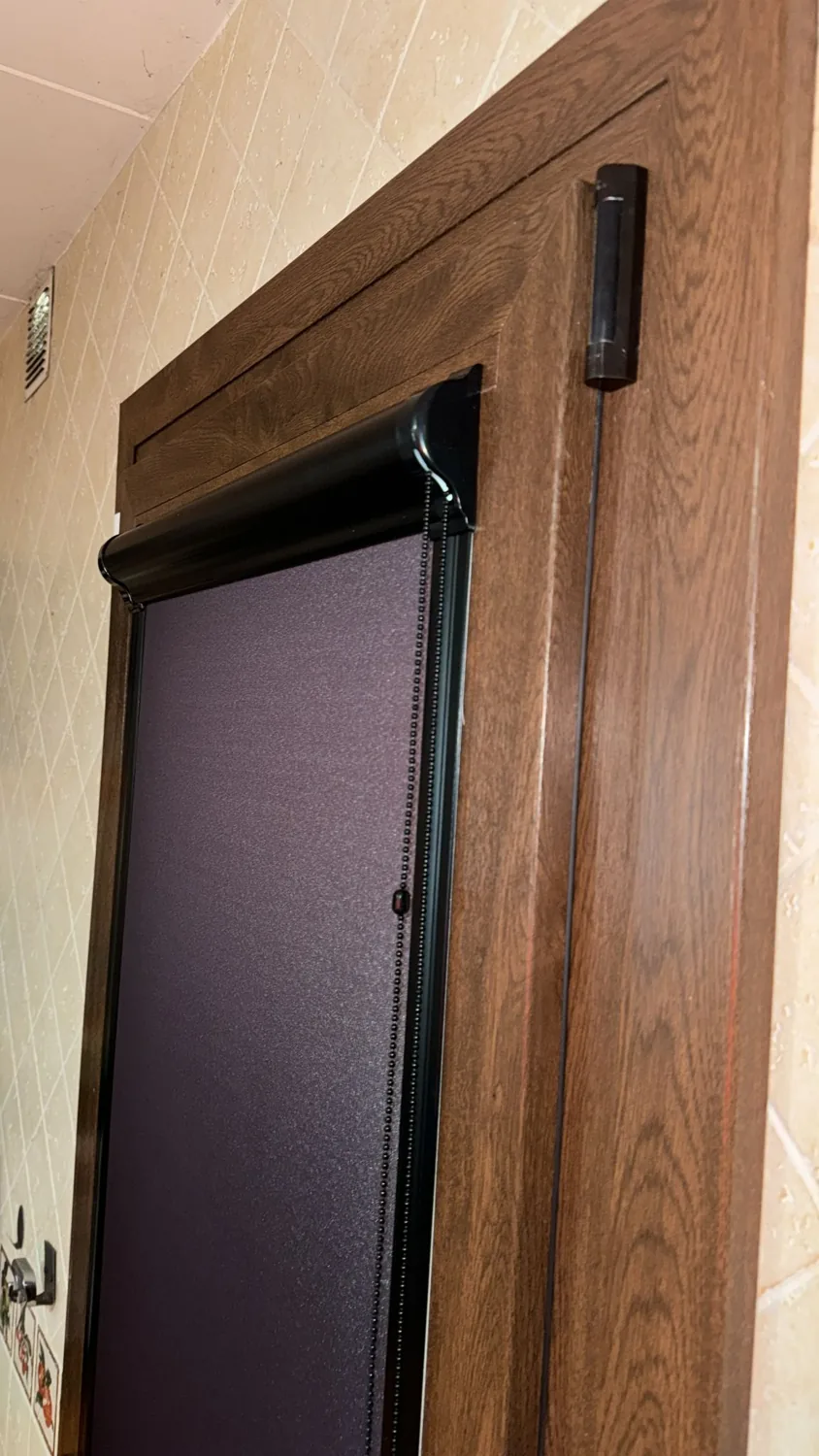 Balconera de aluminio efecto madera con estor en Maçanet de la Selva (7)