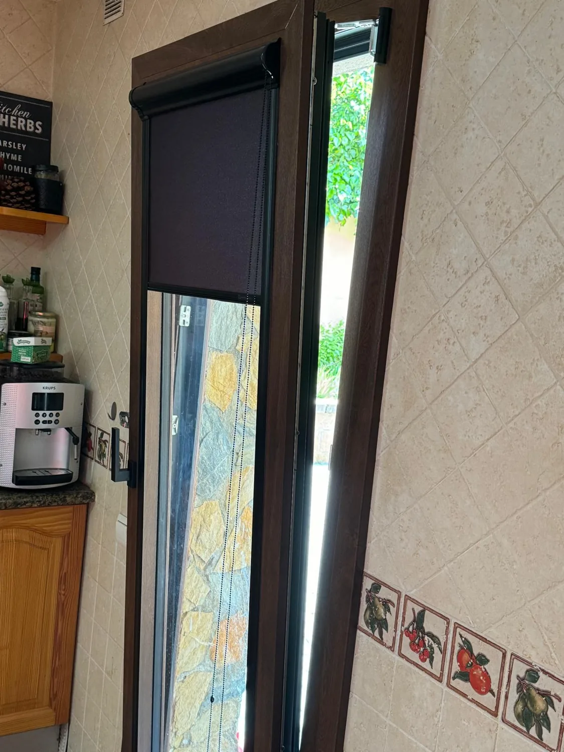 Balconera de aluminio efecto madera con estor en Maçanet de la Selva (8)