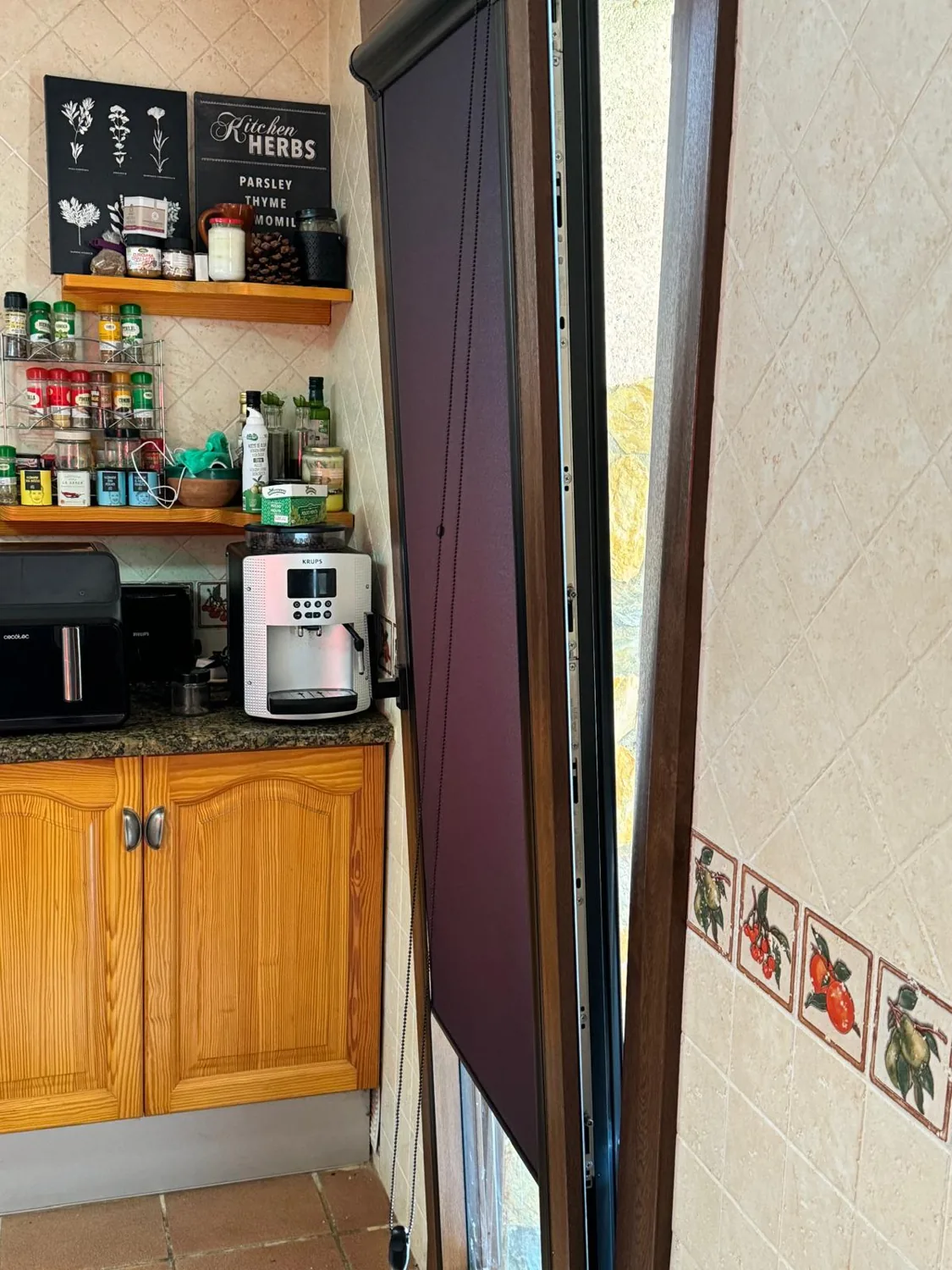 Balconera de aluminio efecto madera con estor en Maçanet de la Selva (9)