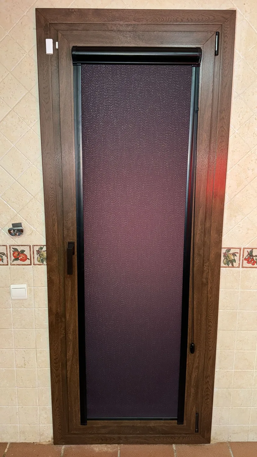 Balconera de aluminio efecto madera con estor en Maçanet de la Selva (10)