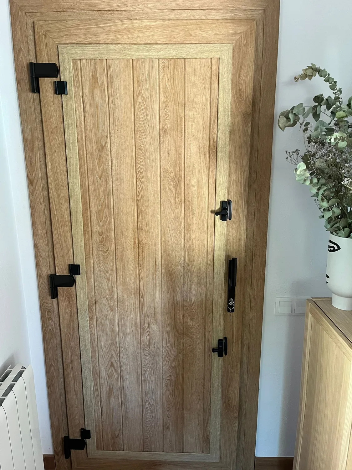 Puerta de entrada efecto madera de roble