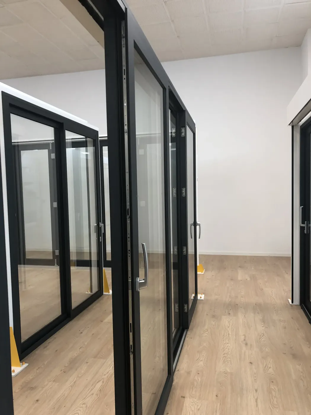 Finestra exposada al showroom de Granollers (23)